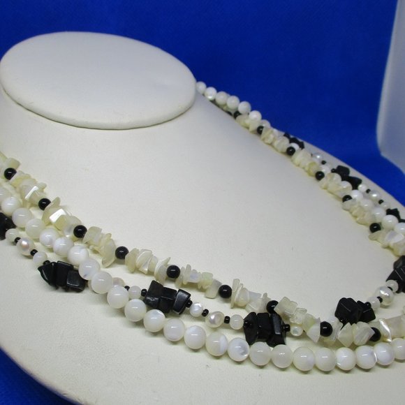 925 STERLING SILVER GENUINE Onyx Pearls M O P Triple 3 Strand Necklace - Picture 2 of 9